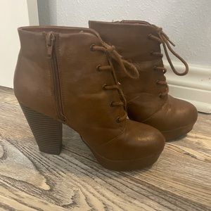Brown High heeled boot